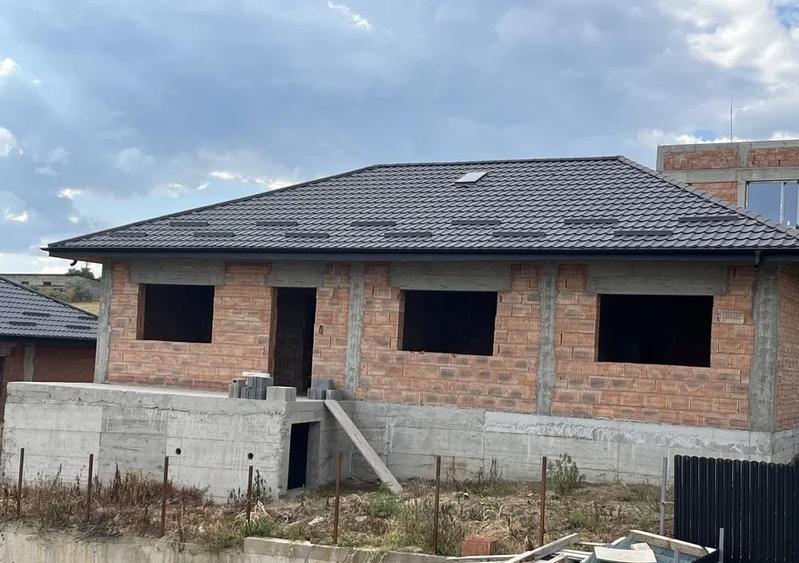 Casă individuală cu 4 camere cu Canalizare în Popas Păcurari