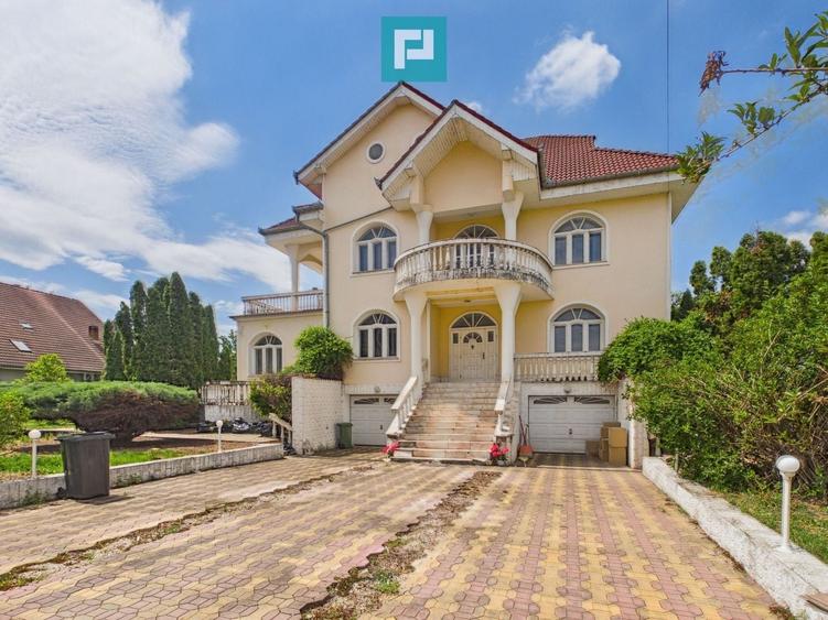 Casă cu 8 camere cu Teren 1200 Mp în Sânmartin