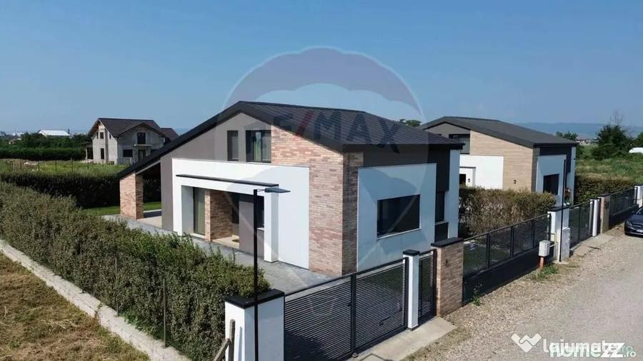 Casă cu 4 camere cu Teren 422 Mp în Central