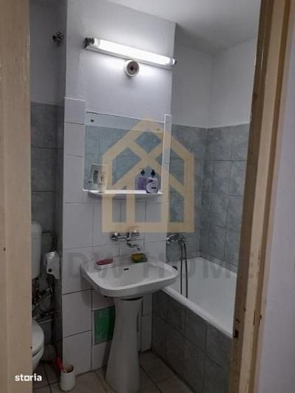 Garsonieră decomandată în Tei