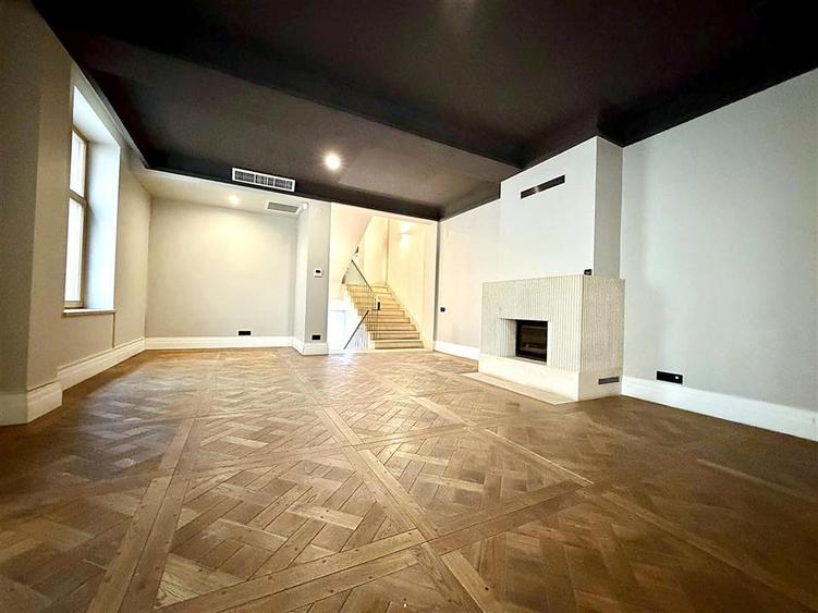 Casă individuală cu 12 camere cu Teren 200 Mp în Dorobanți