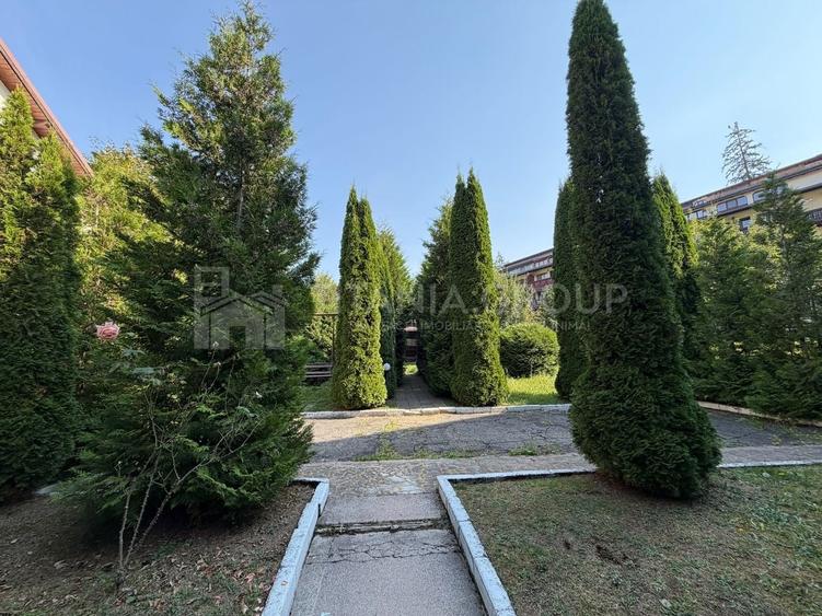 Hotel/Pensiune, de 2,000 mp, în Poiana Brașov