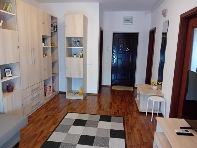 Garsonieră decomandată în Titan