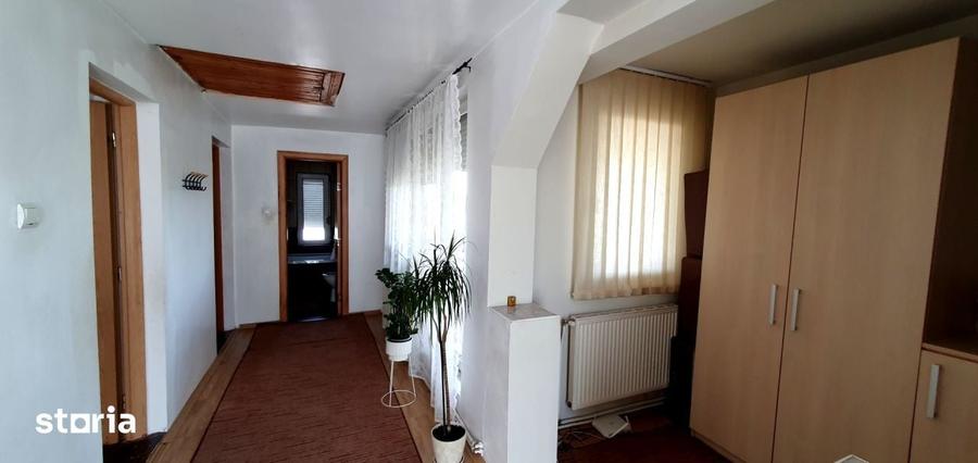 Casă cu 6 camere cu Teren 1000 Mp în Iosia