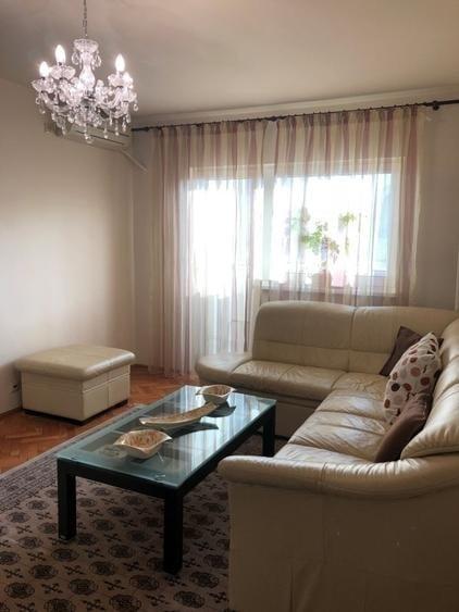 Apartament cu 4 camere decomandat, mobilat în Moșilor