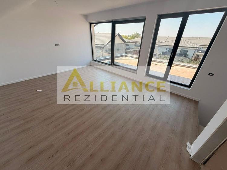 Duplex cu 5 camere decomandat cu Canalizare în Sud