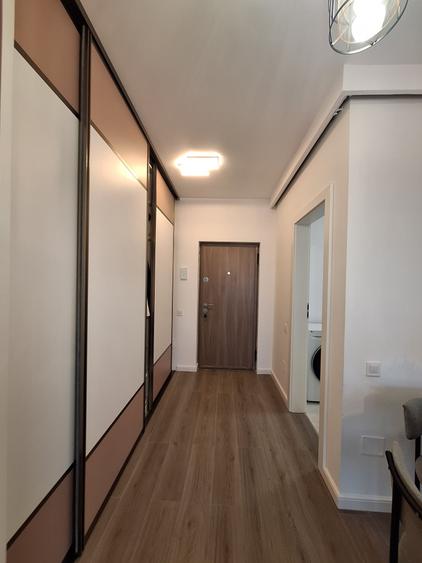 Apartament cu 2 camere semidecomandat, mobilat în Florești