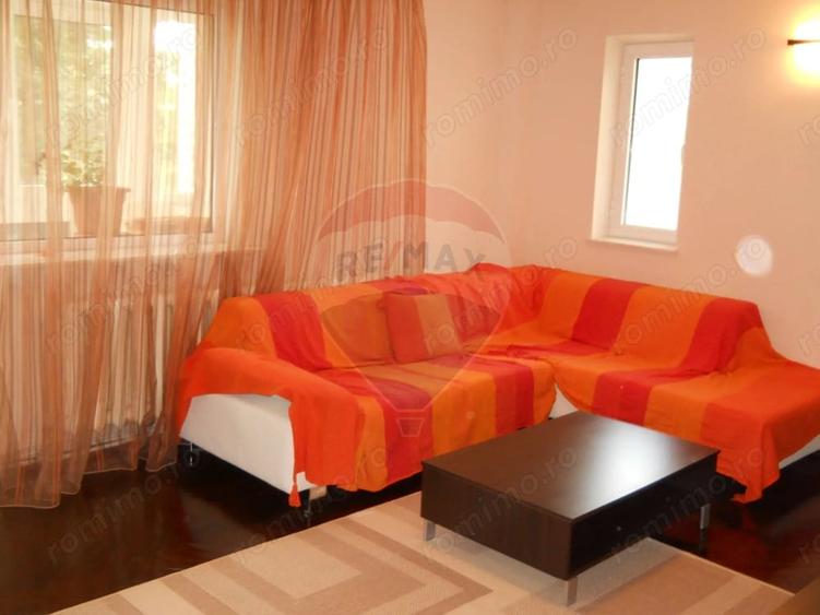 Apartament cu 4 camere decomandat în Târgu Cucu