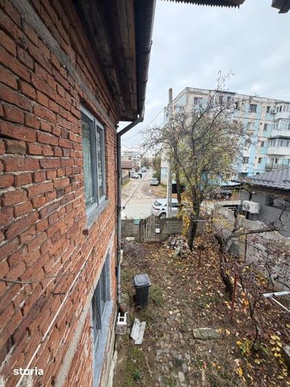 Casă cu 6 camere cu Canalizare în Central