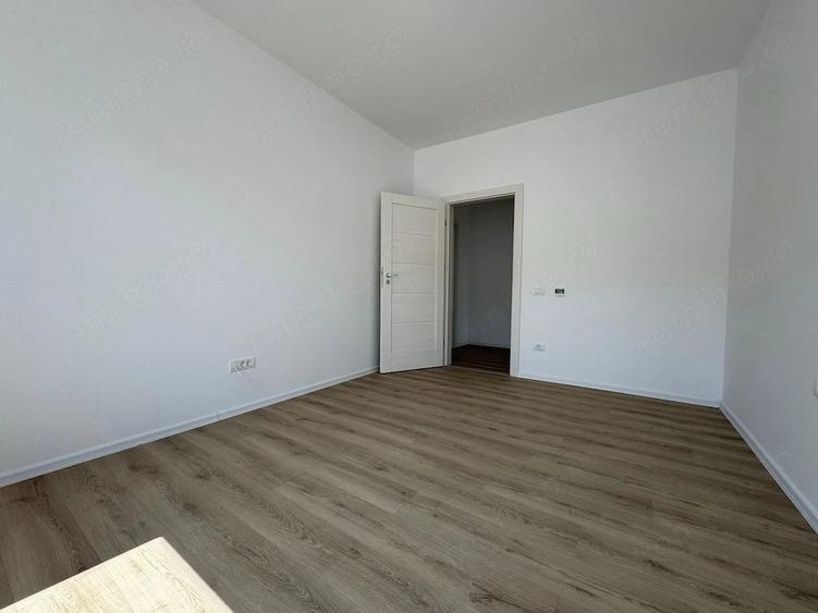 Apartament cu 3 camere decomandat în Girocului