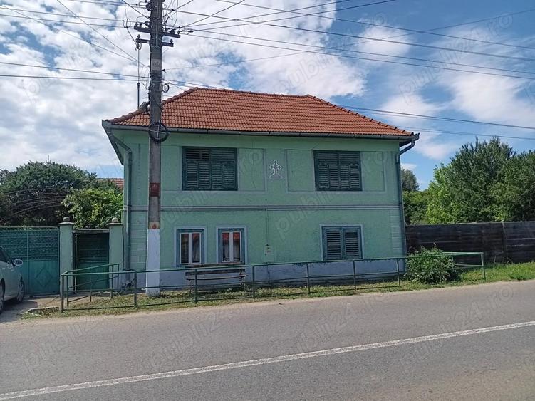 Casă cu 4 camere cu Teren 2000 Mp în Central