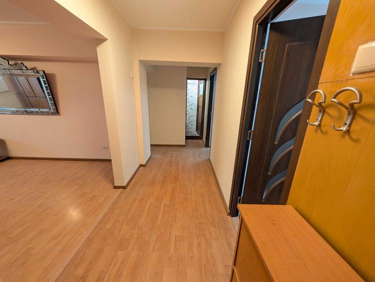 Apartament cu 3 camere decomandat în Brâncoveanu