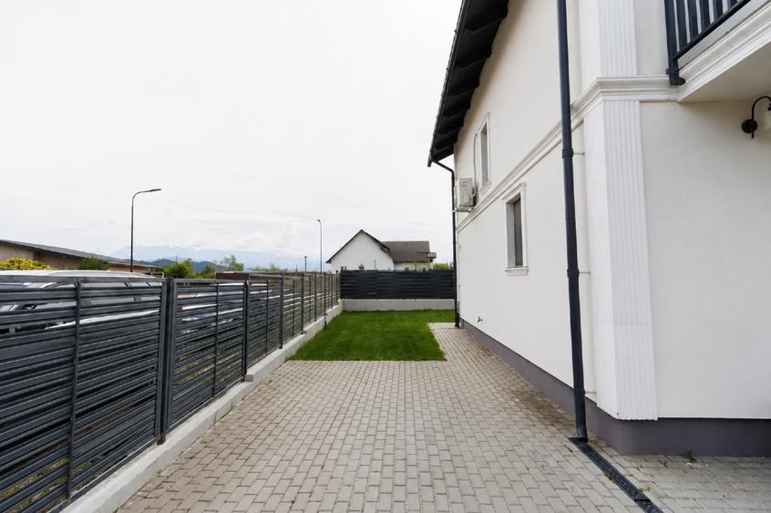 Casă individuală cu 4 camere cu Canalizare în Cristian