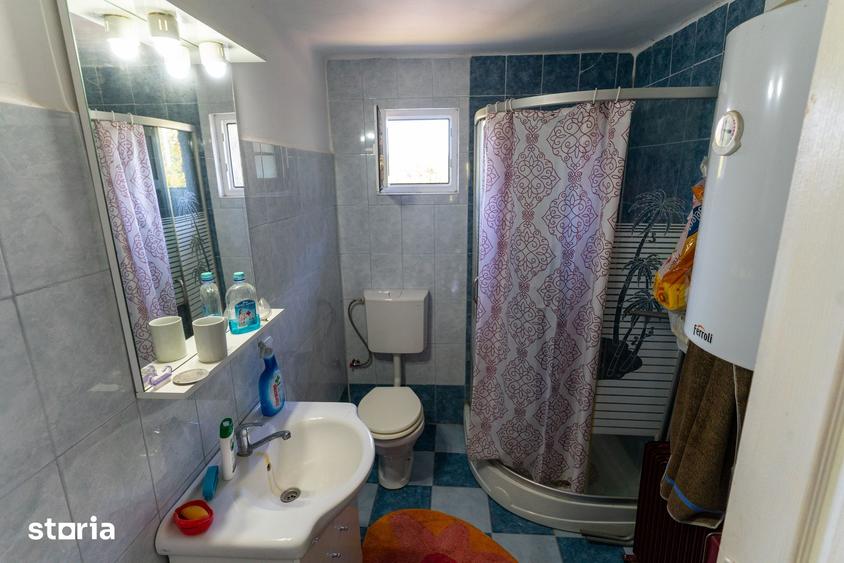 Casă cu 3 camere cu Teren 1019 Mp în Brănișca