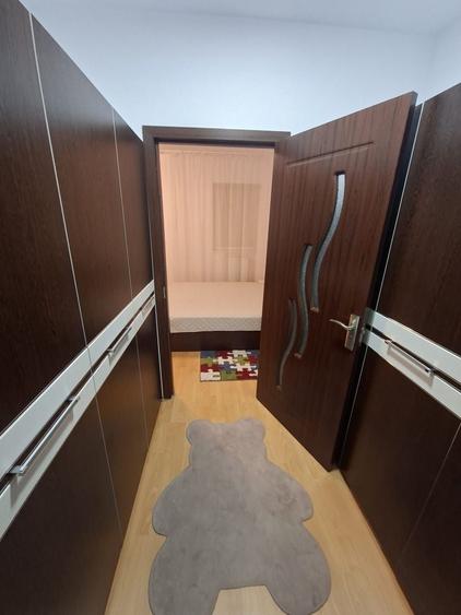 Apartament cu 3 camere decomandat, mobilat în Drumul Taberei