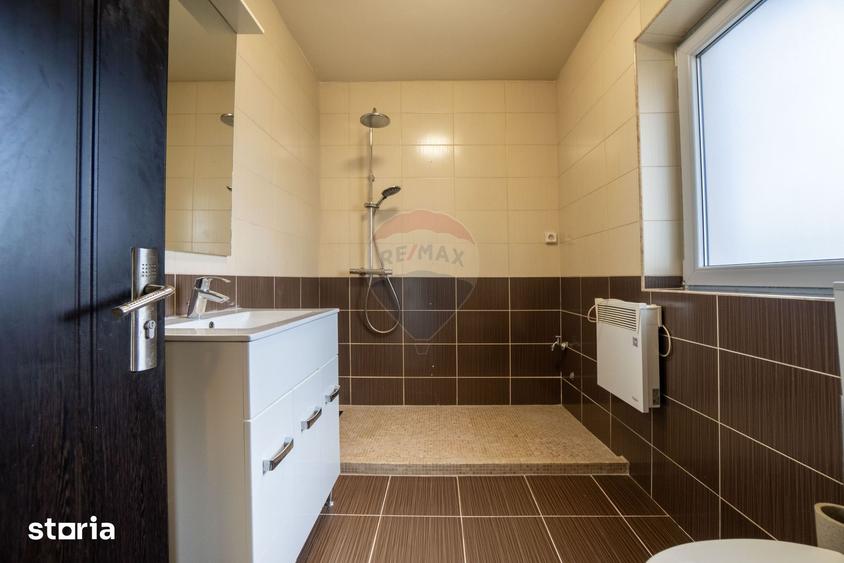 Casă cu 4 camere cu Teren 550 Mp în Central