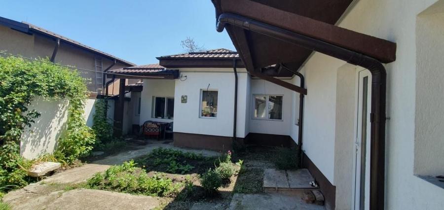 Casă individuală cu 4 camere cu Canalizare în Mihai Bravu