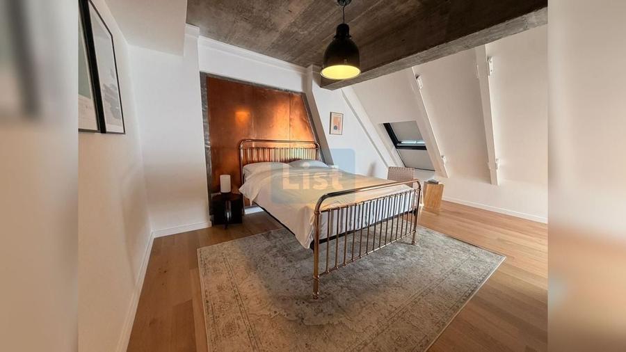 Penthouse cu 4 camere, mobilat în Central