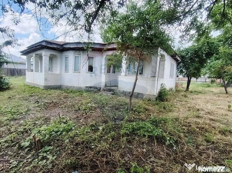 Casă cu 3 camere cu Teren 2100 Mp în Vulturu