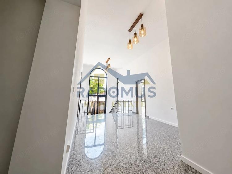 Casă cu 10 camere cu Teren 232 Mp în Ultracentral