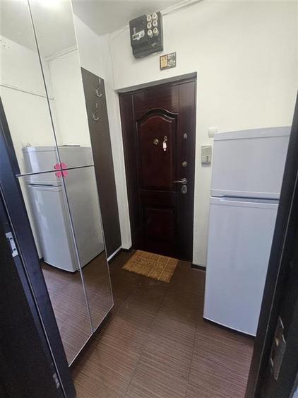 Apartament cu 2 camere semidecomandat, mobilat în Florilor