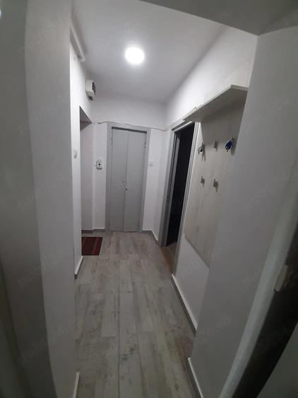 Apartament cu 3 camere decomandat în Cornișa