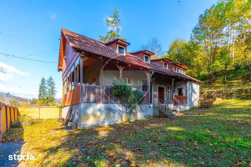 Casă cu 6 camere cu Teren 5178 Mp în Mănești