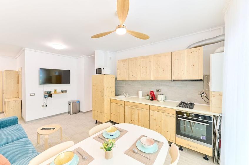 Apartament cu 3 camere decomandat în Mamaia-Sat