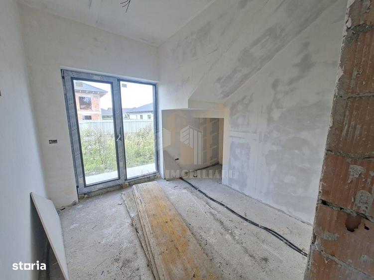 Casă cu 4 camere decomandat în Central