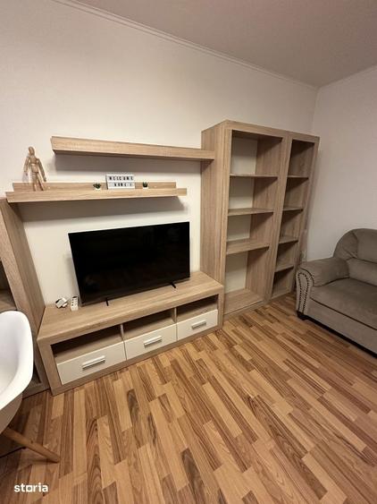 Apartament cu 3 camere decomandat, mobilat în Titan