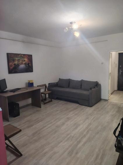 Garsonieră decomandată în Central