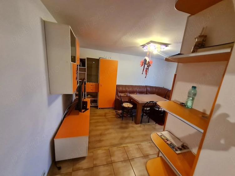 Apartament cu 3 camere decomandat în Crihala