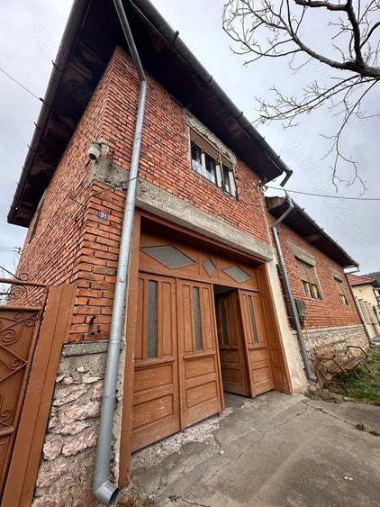 Casă cu 4 camere în Sebiș