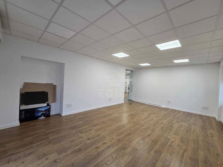 Casă cu 9 camere cu Teren 800 Mp în Central