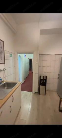 Apartament cu 6 camere decomandat în Central