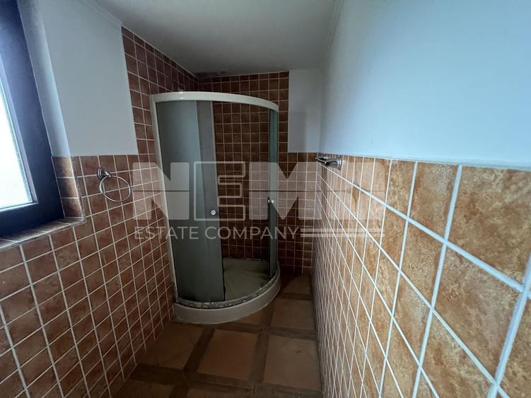Casă individuală cu 5 camere cu Canalizare în Central