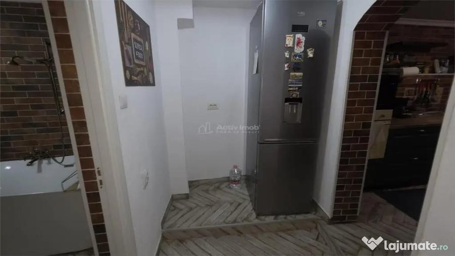 Casă cu 8 camere cu Teren 342 Mp în Central