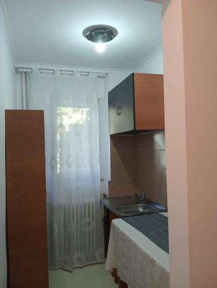 Garsonieră decomandată, mobilată în Central