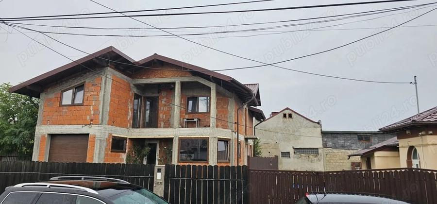 Casă cu 4 camere cu Teren 367 Mp în Central
