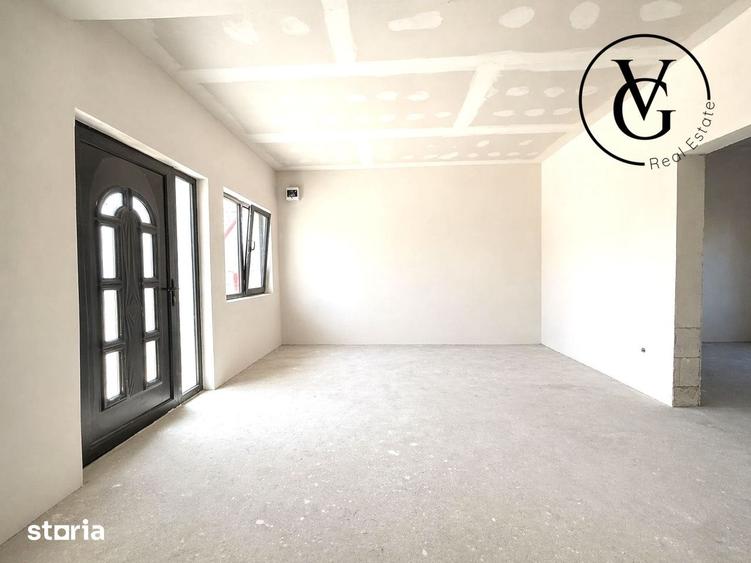 Casă cu 4 camere semidecomandat cu Teren 220 Mp în Central