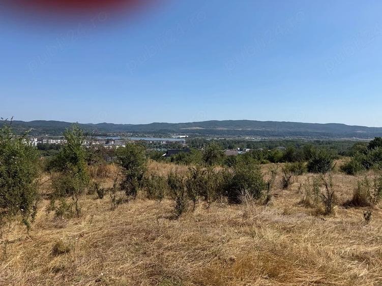 Teren de 400 mp, în Troianu