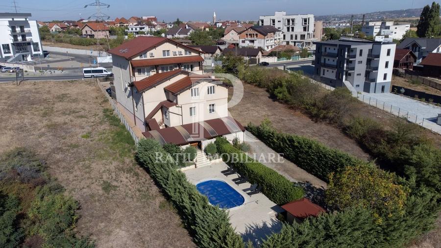 Casă individuală cu 18 camere cu Piscina în Sânmartin