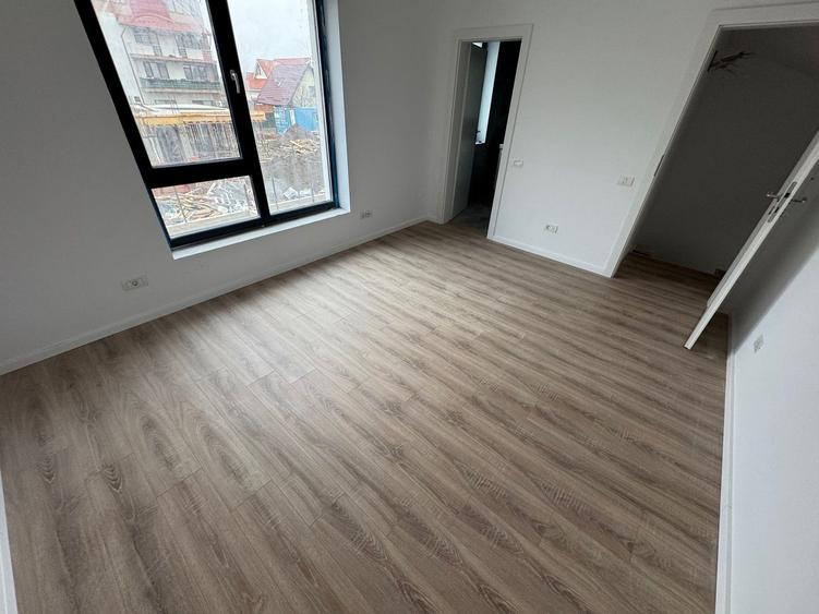 Casă individuală cu 5 camere cu Canalizare în Central