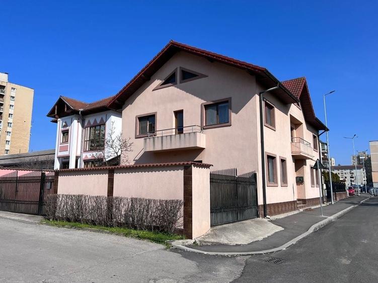 Casă cu 4 camere în 9 Mai