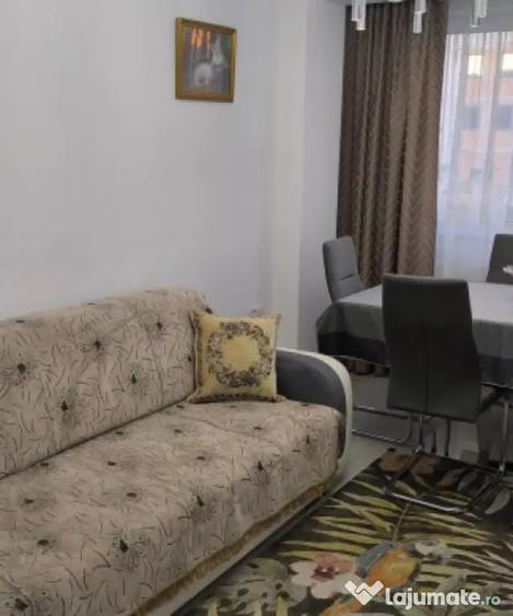 Apartament cu 3 camere decomandat în Florești
