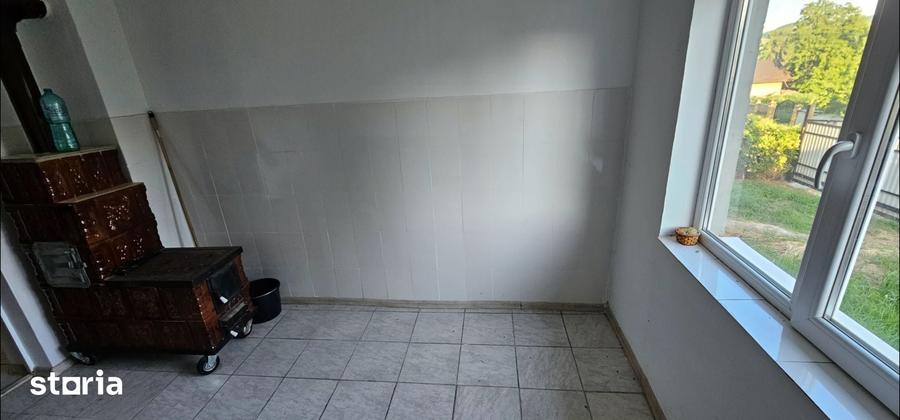 Casă cu 4 camere cu Teren 2600 Mp în Udești