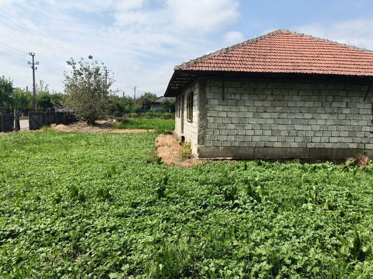 Casă cu 4 camere în Crețești