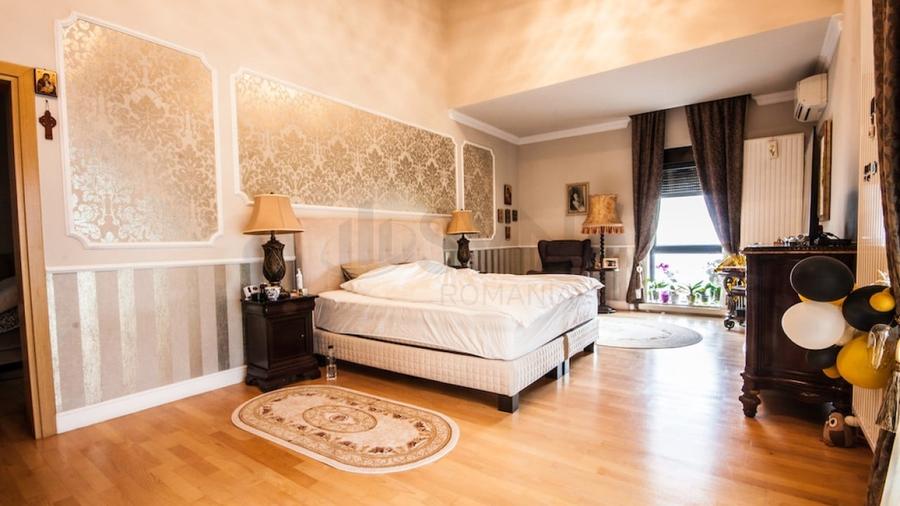Casă individuală cu 9 camere cu Teren 750 Mp în Pipera