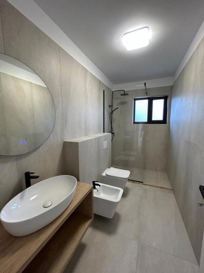 Duplex cu 4 camere cu Canalizare în Florești