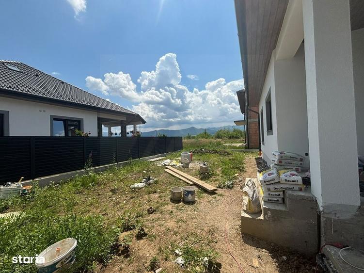 Casă cu 4 camere în Cristian